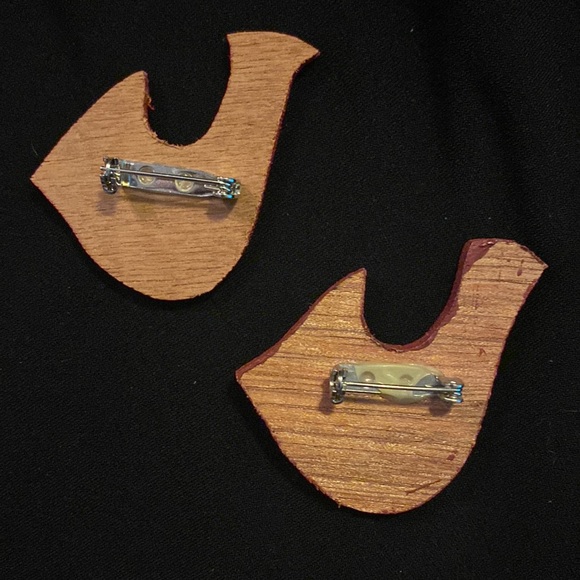 2 Wooden Cardinal Pins 🐦 - Picture 2 of 2